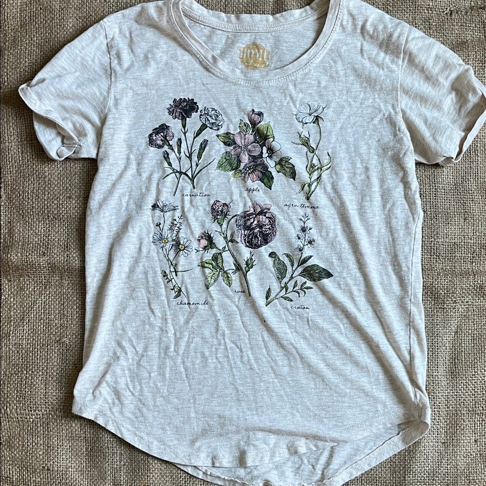 Beige off white cotton Floral Botanical Tee size M, cottage core,vintage,flower